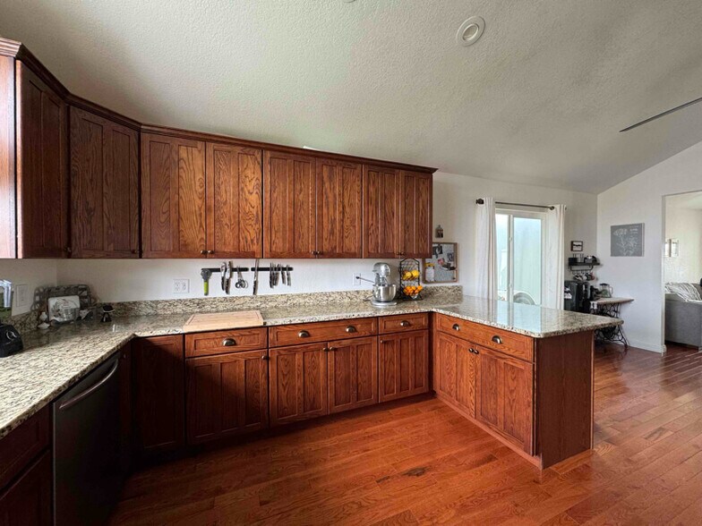 Building Photo - 4859 E Dallas Cir