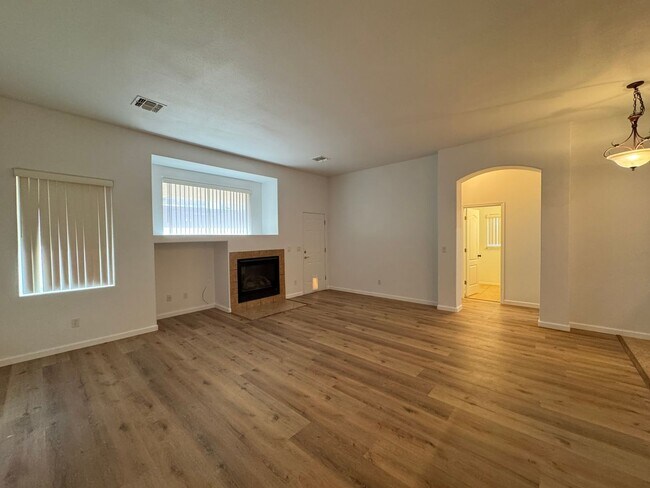 Building Photo - 3 Bed/2 Bath House with Boat Deep 3 Car Garage