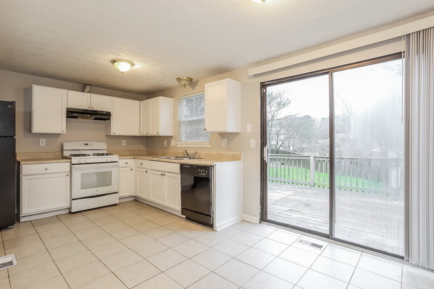 Building Photo - 725 Sunfield Dr NW