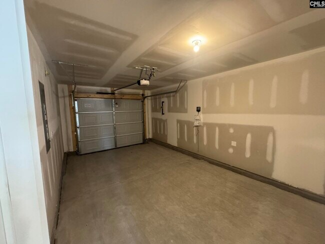 Building Photo - 421 Pinaster Path
