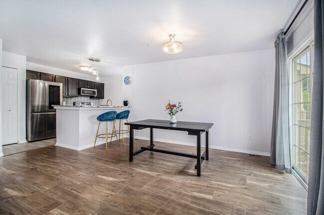 Building Photo - 3051 Barclay Way
