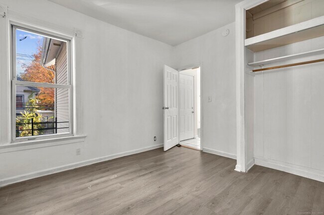 Building Photo - 141 Crown St