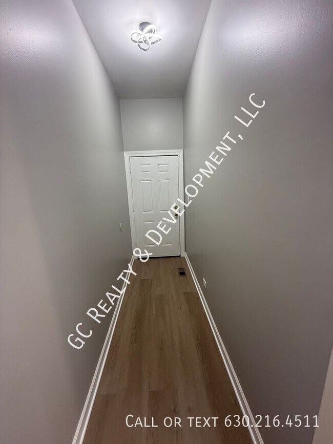 Building Photo - 7230 S Perry Ave