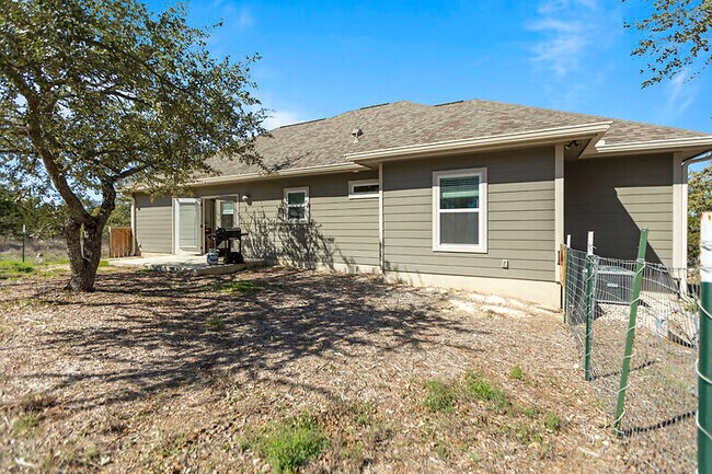 Building Photo - 837 Cougar Dr