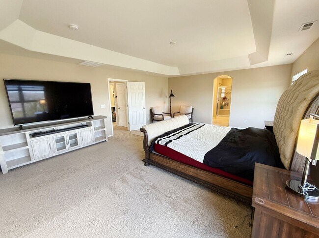 Building Photo - Amazing large 2-Story with open floor plan...