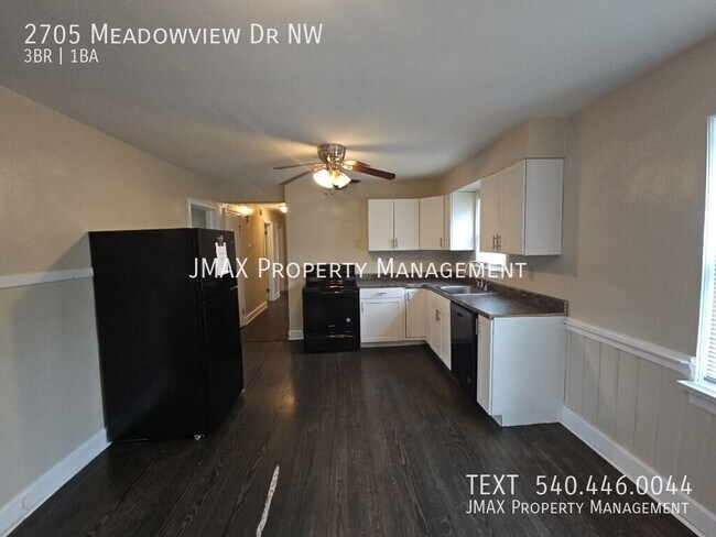 Building Photo - 2705 Meadowview Dr NW