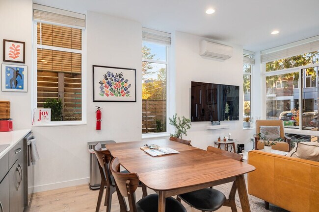 Building Photo - 673 Belmont Pl E