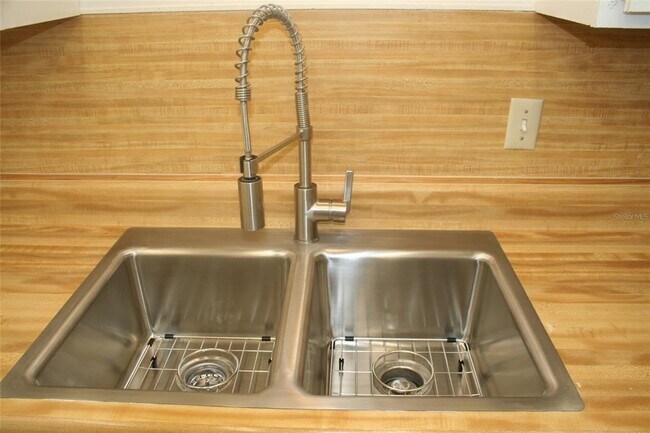 Building Photo - 6341 Flamingo Dr