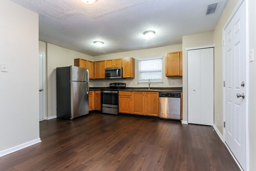 Building Photo - 6852 Youngberry Dr