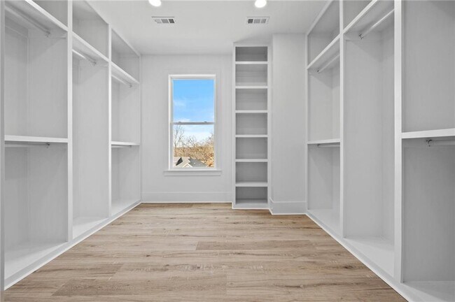 Building Photo - 2170 Hopkins Ln