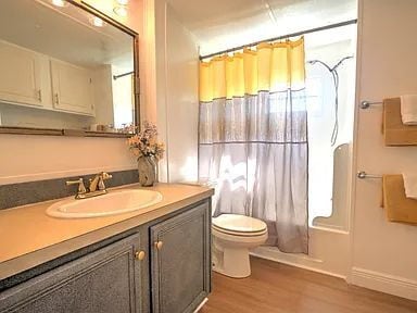 Building Photo - Beautifully Remodeled Lakefront Home | Spring-Fed Lake Views