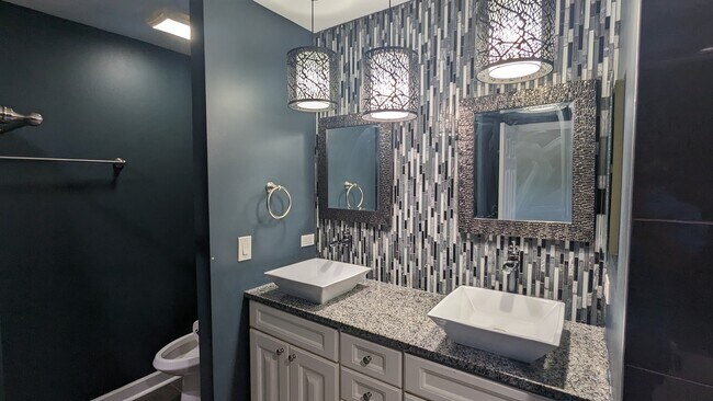 Building Photo - 768 Lambert Ln