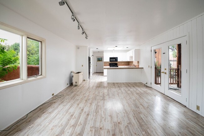 Building Photo - Sunlit One-Bedroom Gem