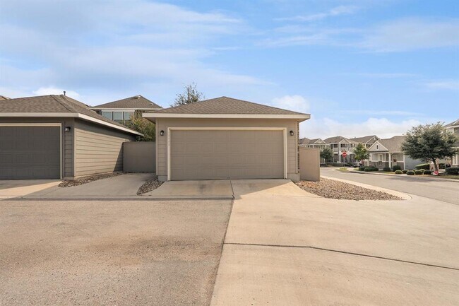 Building Photo - 18000 Malnati Dr