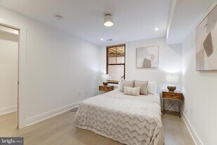 Building Photo - 4627 43rd Pl NW