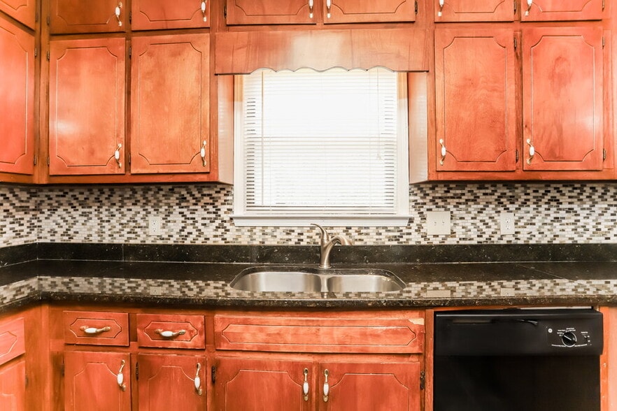 Building Photo - 496 Jaywood Dr