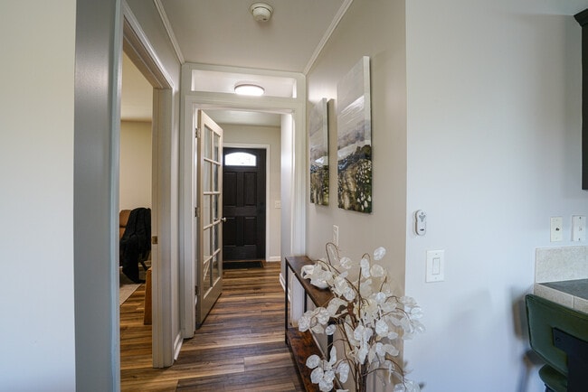 Building Photo - 256 Spring St