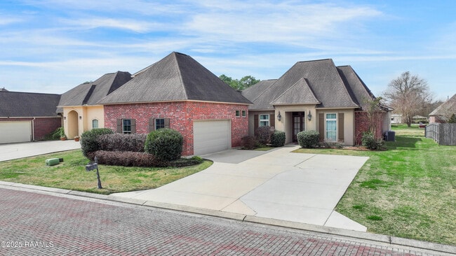 Primary Photo - 104 Gated Trinity Ct