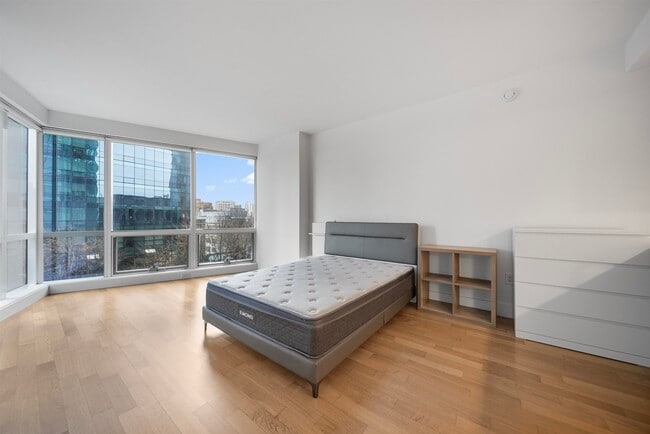 Building Photo - 77 Hudson St