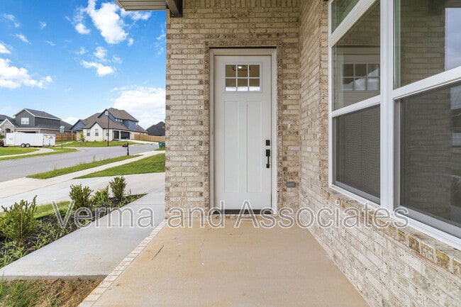Building Photo - 920 Trestle Ln