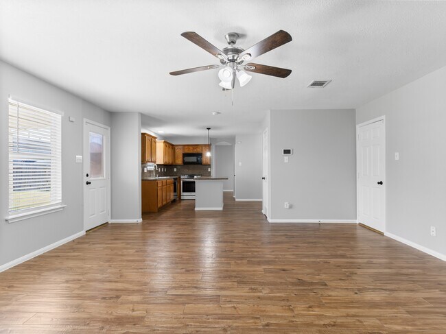 Building Photo - 1023 Santa Fe Ct