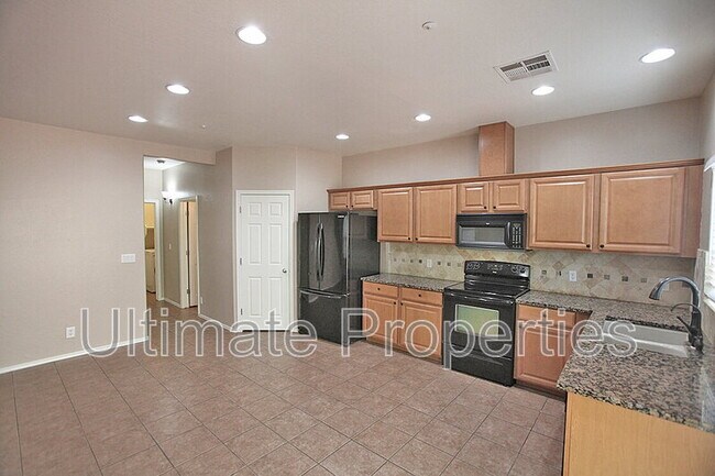 Building Photo - 8856 W Aster Dr
