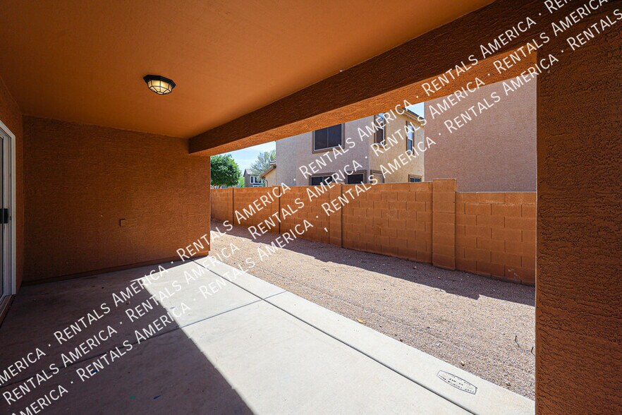 Building Photo - 3005 W Ferruccio Pl