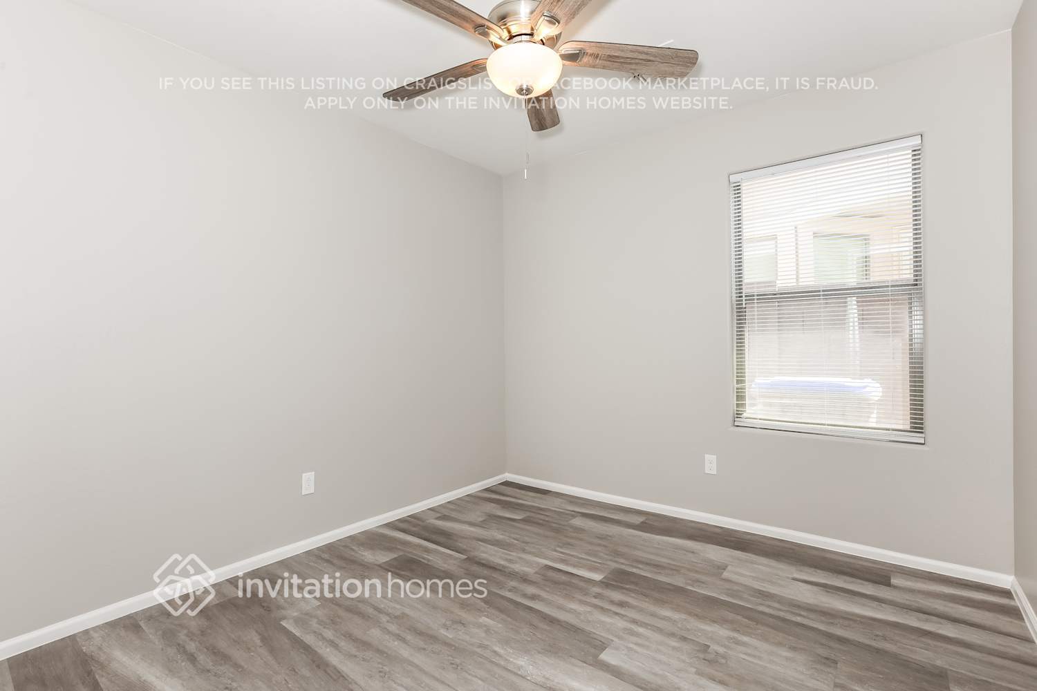 Building Photo - 1445 E Shari St