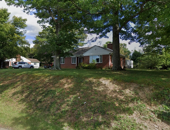 Building Photo - 100 Eheart St SE