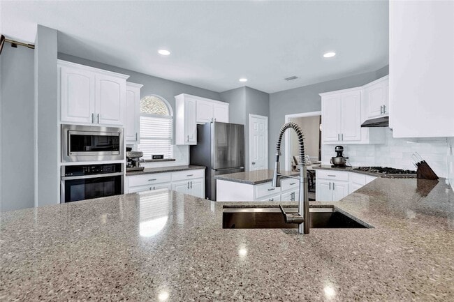 Building Photo - 7305 Oak Leaf Dr