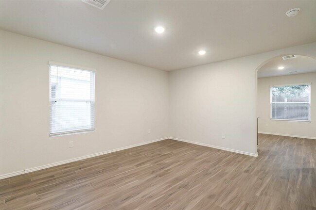Building Photo - 2417 Flathead Dr