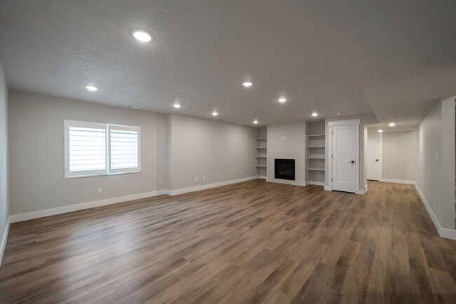 Building Photo - 316 S 380