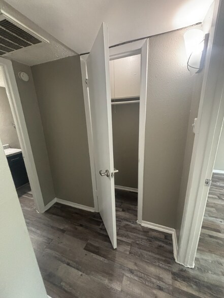 Building Photo - 531 Bedford Rd