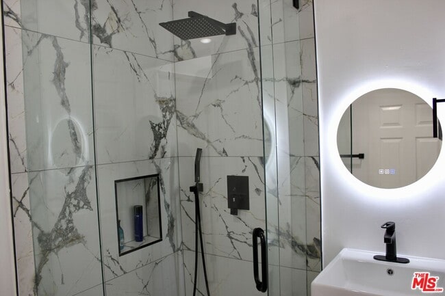 Building Photo - 1265 Bienveneda Ave