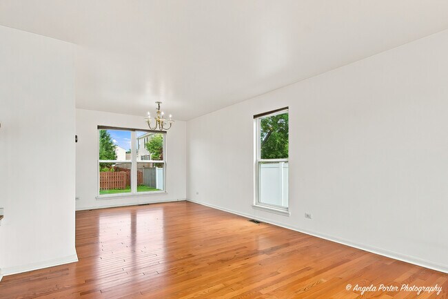 Building Photo - 10570 Wing Pointe Dr