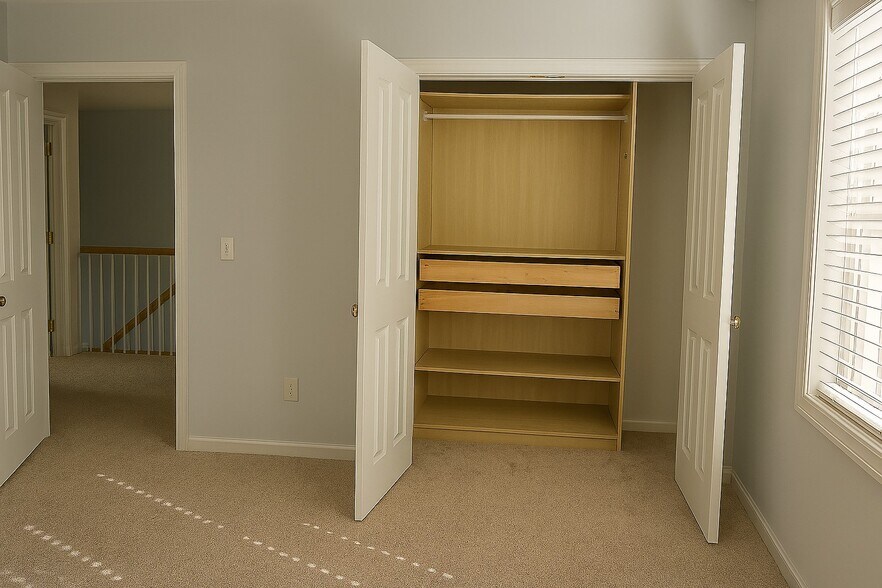 Building Photo - 6 Pepperbush Court