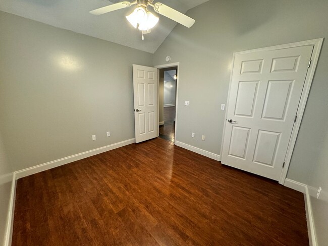 Building Photo - 3BD/2BA FOR RENT