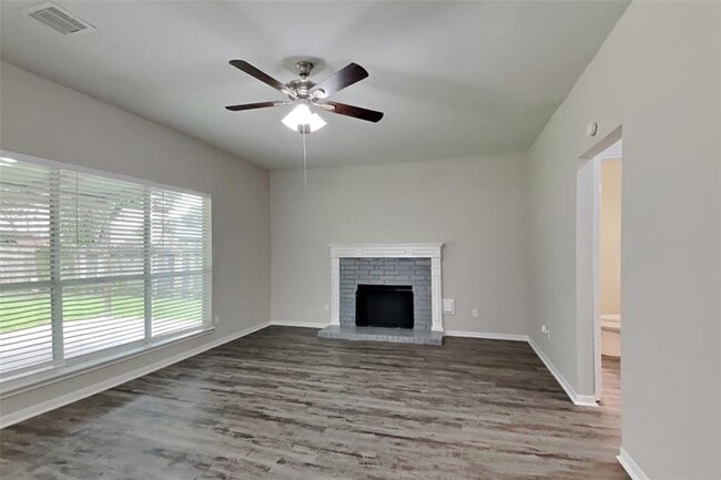 Building Photo - 16023 Willowpark Dr