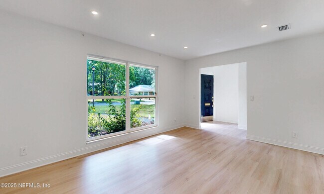 Building Photo - 3812 Buckskin Trail E
