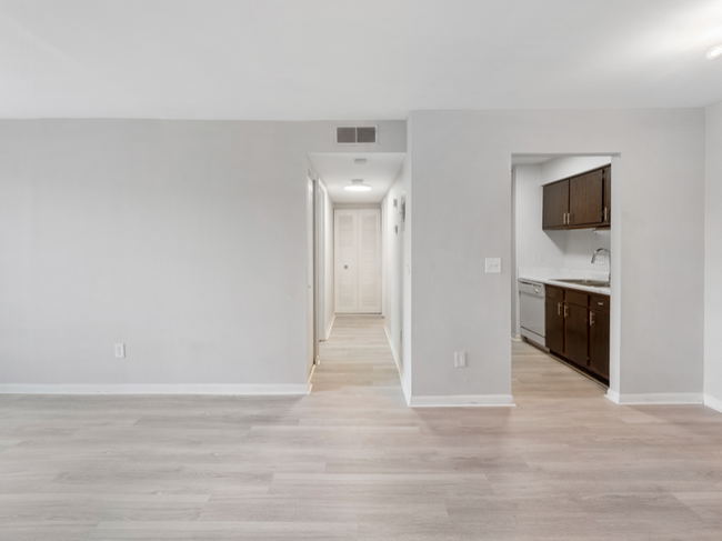 Building Photo - 325 Orchard Trace Ln