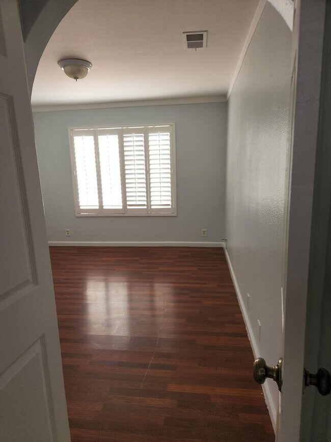 Building Photo - Charming 4BR House in Las Vegas