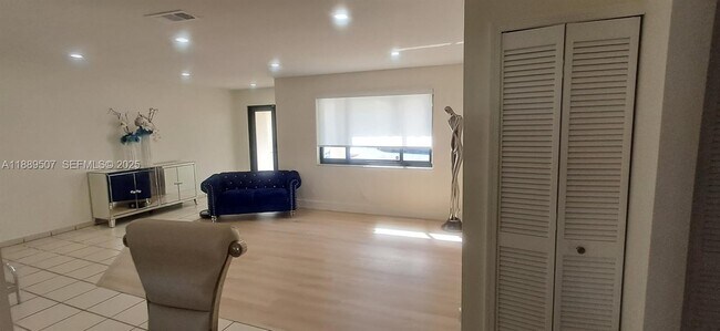 Building Photo - 1417 SW 139th Ave