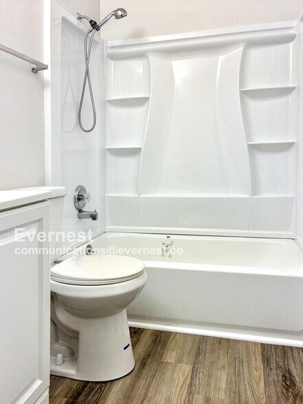Building Photo - 836 Vanderbilt Ct