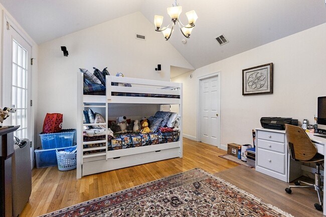Building Photo - 111 Sisters Cir