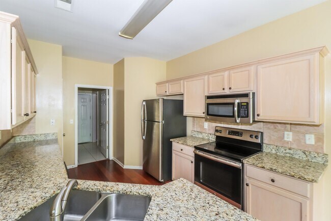 Building Photo - 8423 Shady Elm Dr