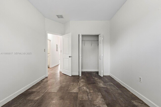 Building Photo - 1514 NW 5th Ave