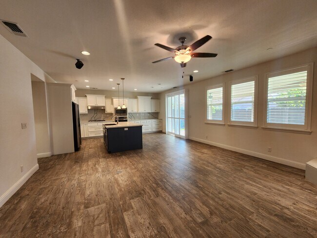 Building Photo - 1160 Brighton Way