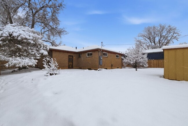 Building Photo - Spacious 5-Bedroom Home with Modern Updates and Natural Light
