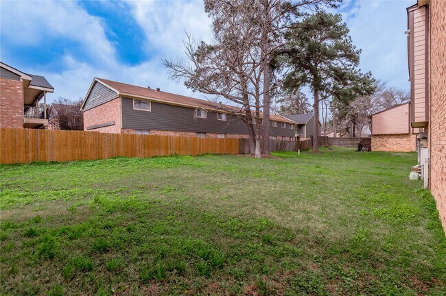 Building Photo - 2521 Crosstimbers Dr