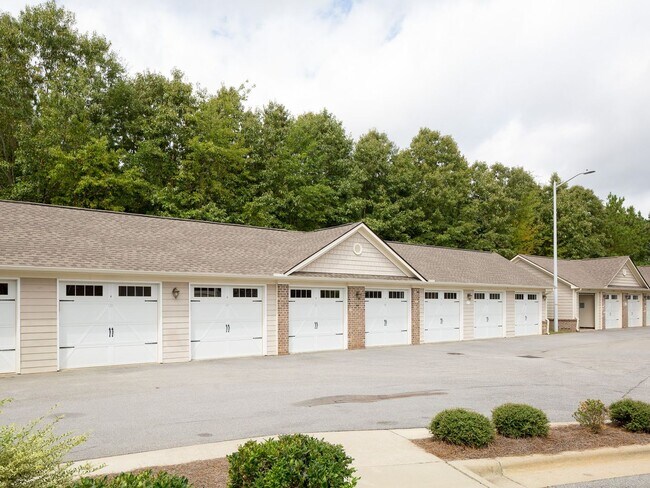 Building Photo - Beautiful 3 Bed 2 Bath Condo with Communit...